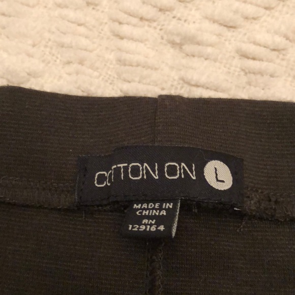 Dark green mini skirt - Picture 3 of 3